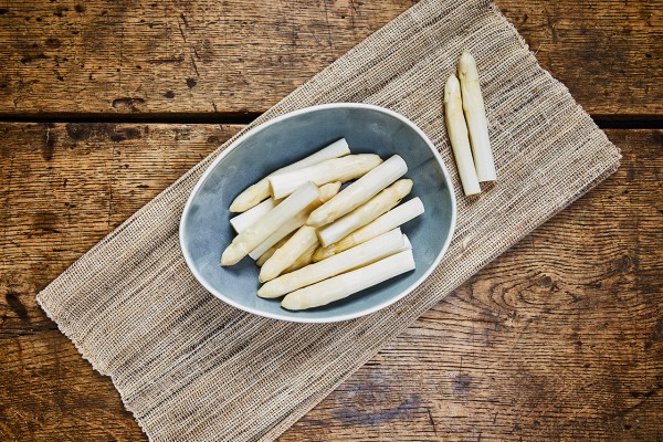 Geschälte Spargelköpfe I weiß 18+ mm