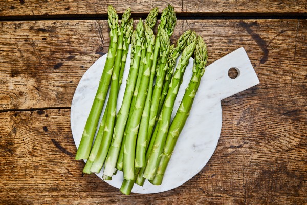 Grüner Spargel eigener Anbau