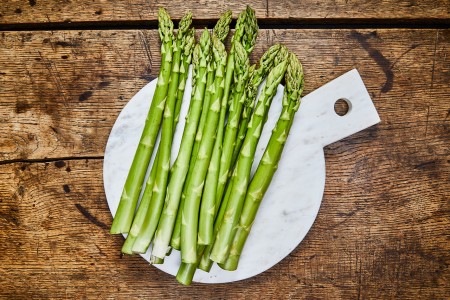 Grüner Spargel eigener Anbau
